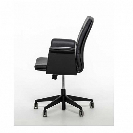 Офисные кресла и стулья. Кресло Karl B для руководителя.